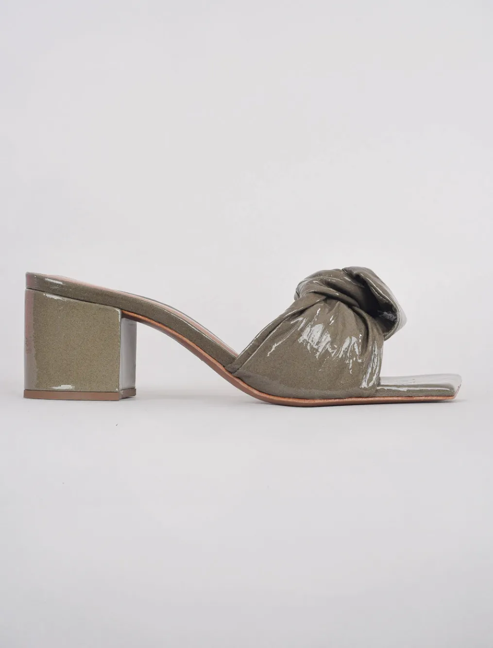 Cheap Evie Lou Cay Patent Sandal, Smoke