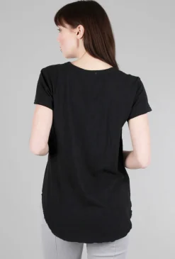 Store Evie Lou Curved Hem Vee Tee, Black