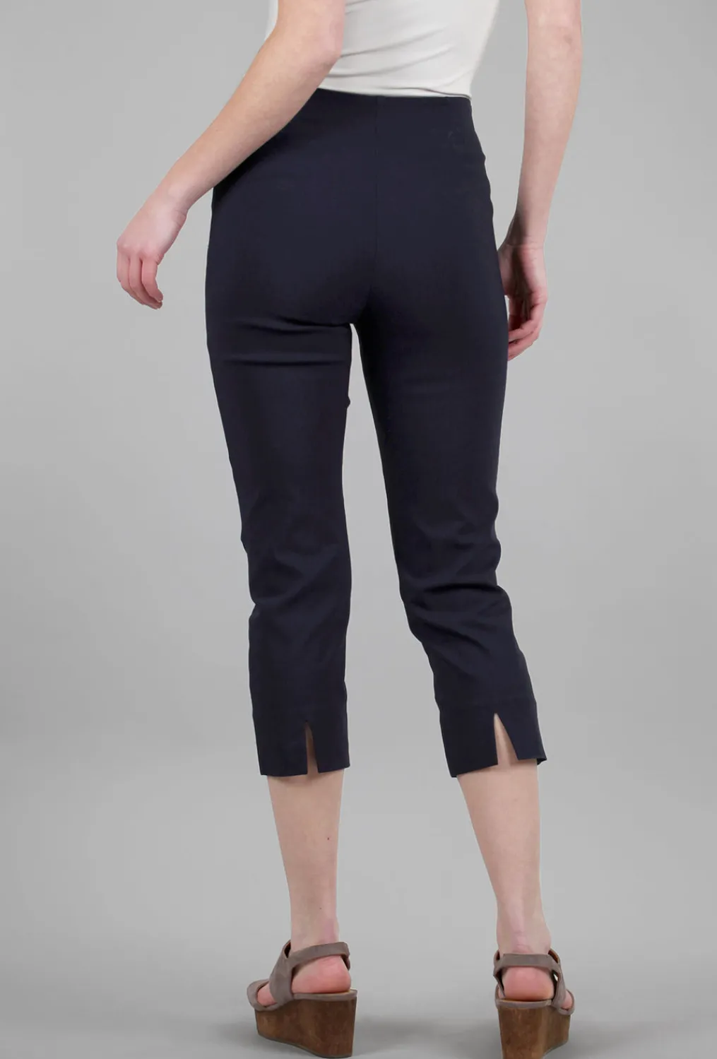New Evie Lou Mindy Cropped Pant, Navy
