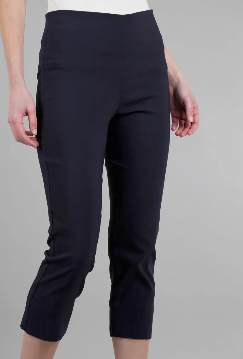 New Evie Lou Mindy Cropped Pant, Navy