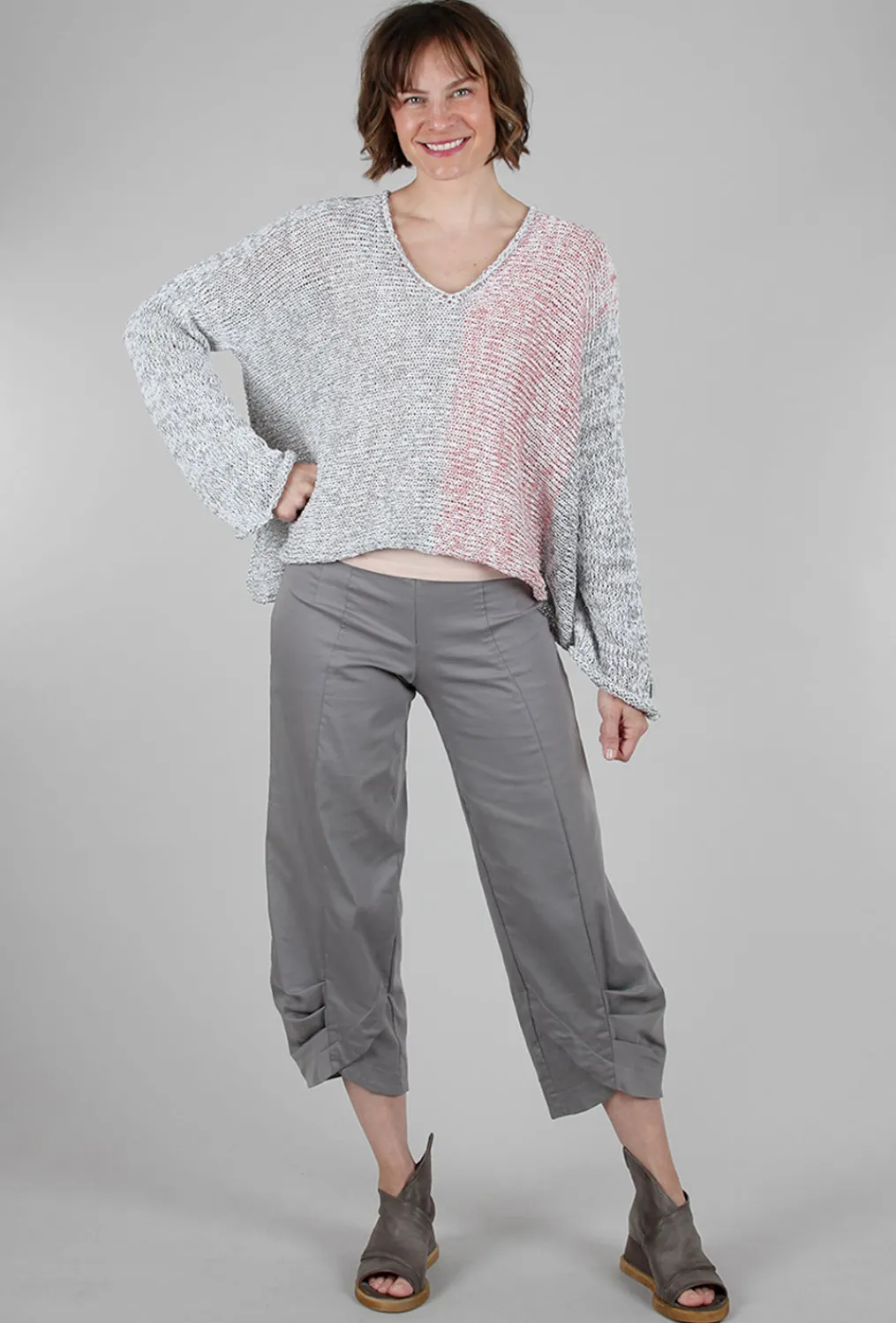 New Evie Lou Mixed Knits Vee Pullover, Gray/Red Mix